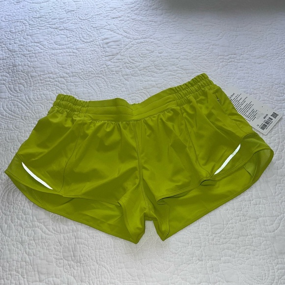 LULULEMON HOTTY HOT LOW RISE SHORT 2.5”LINED GREEN(LCHN) COLOR SIZE 12 NWT - Picture 4 of 7